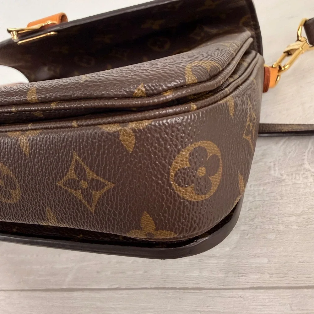 Louis Vuitton Pochette Metis Brown Monogram Canvas Crossbody Satchel Classic